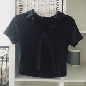 Cropped black polo shirt